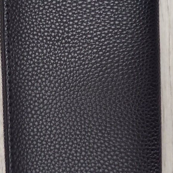Badgley Mischka Black Vegan‎ Leather Wallet Clutch Full Zip Pebbled Sleek NEW - Picture 3 of 13